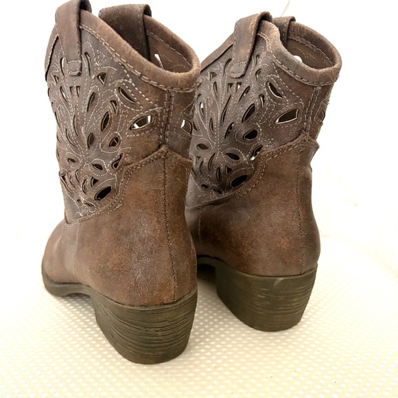 SO Brown and Gray Ankle Boots with Intricate Cutout - Picture 2 of 7